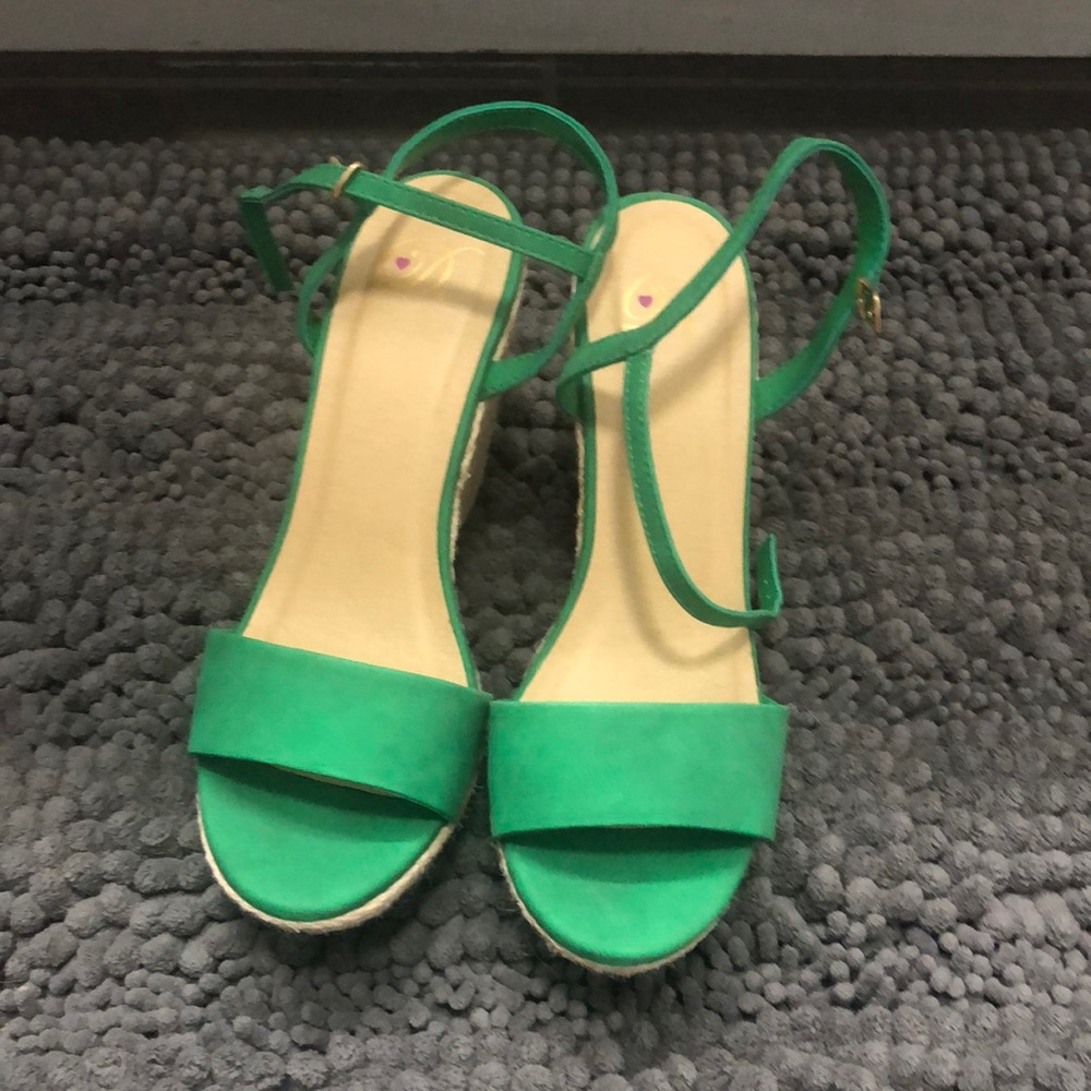 NWT green sandals from the Buckle